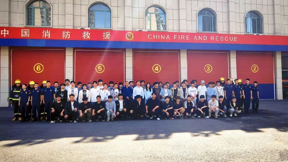武汉三新职业技术学校开展沉浸式消防研学活动